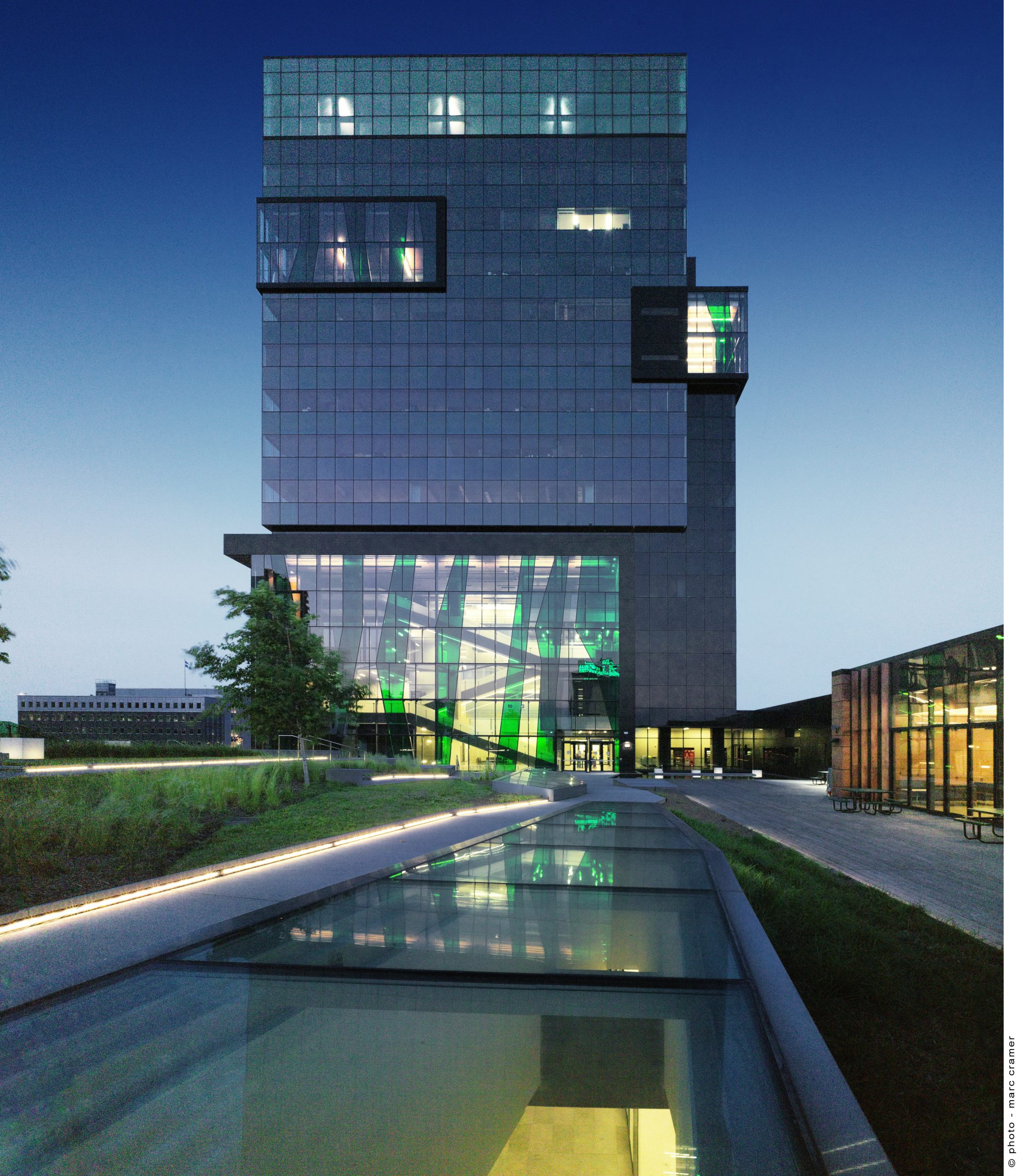 2049_UdS_EXT_MCramer_4547350_51_52_53_54_55