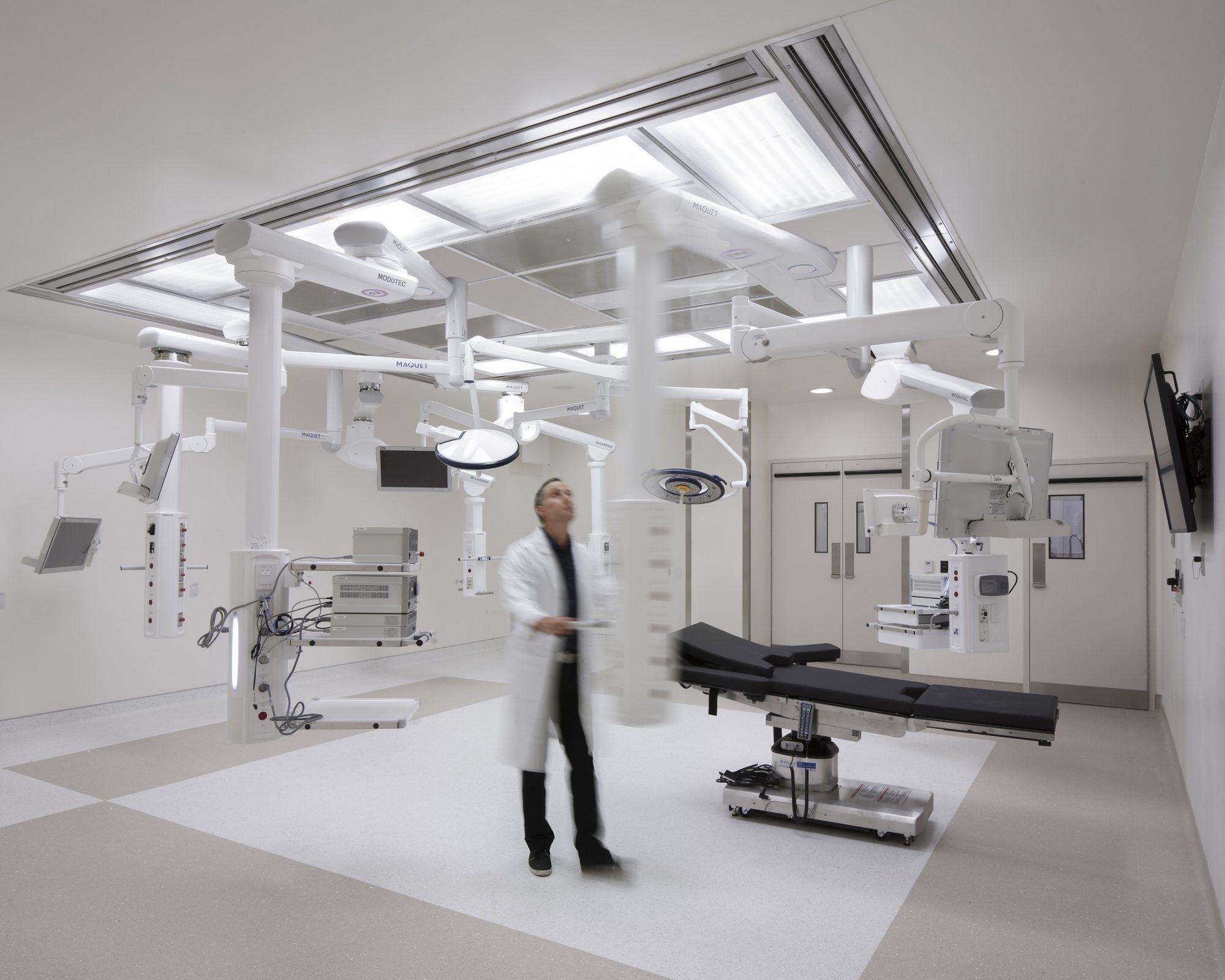 09_pavillon-k-hgj-salle-chirurgie-bloc-operatoire_jlparchitectes_stephane-groleau